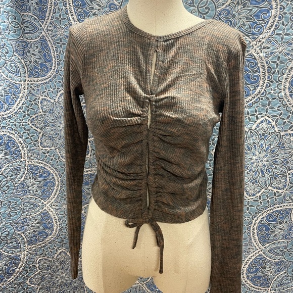 Cropped long sleeve open sweater - Picture 4 of 9